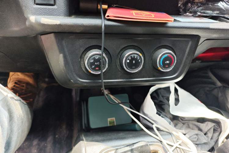 Used Karry Jiangtun E7 2024 Mingchuan 7-Seater Model Audio And AC Panel