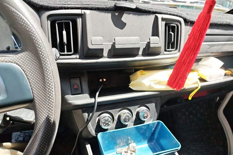 Used Karry Jiangtun E7 2024 Mingchuan 7-Seater Model Audio And AC Panel