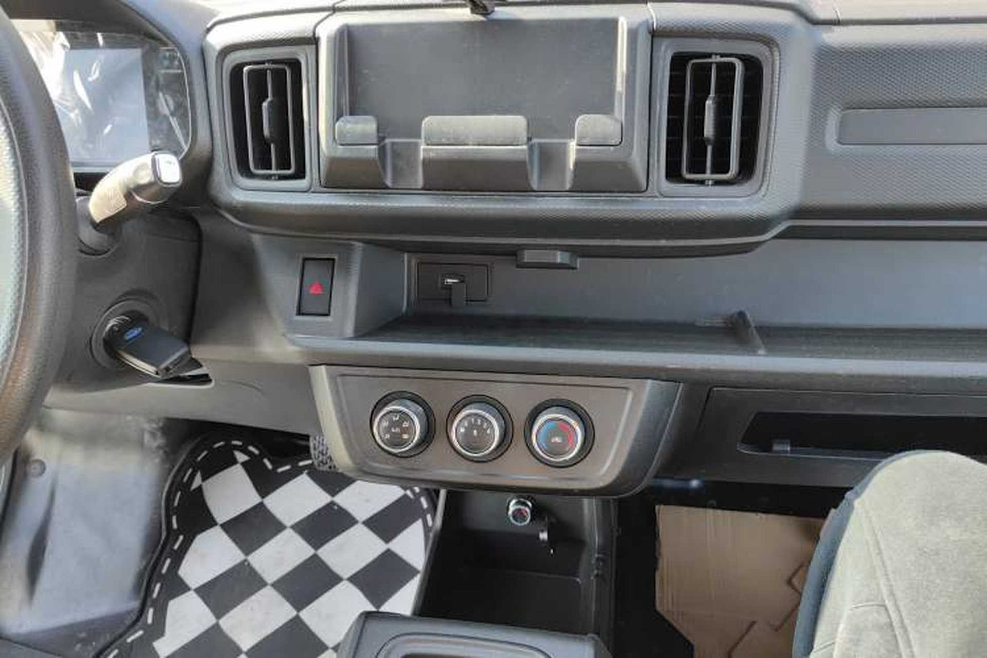 Used Karry Jiangtun E7 2024 Mingchuang 6-Seater Version Audio And AC Panel