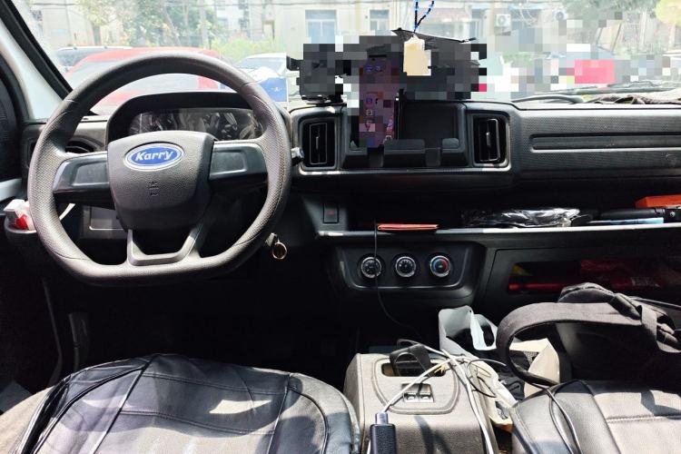 Used Karry Jiangtun E7 2024 Mingchuan 7-Seater Model Center Console
