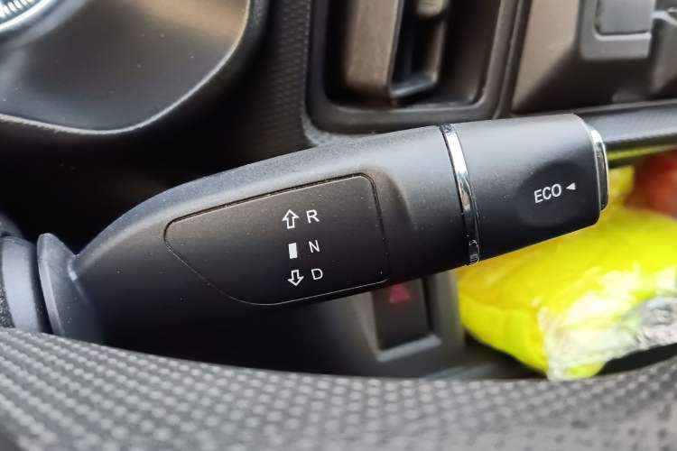 Used Karry Jiangtun E7 2024 Mingchuang 6-Seater Version Gear Lever