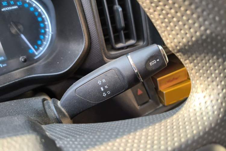 Used Karry Jiangtun E7 2024 Mingchuang 6-Seater Version Gear Lever