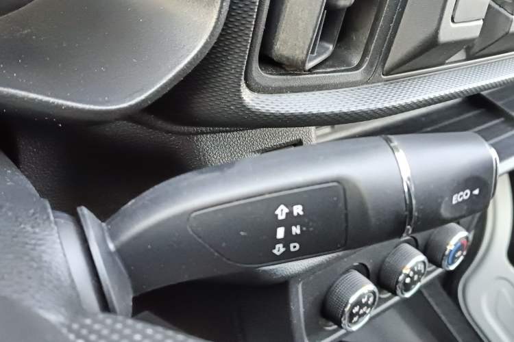 Used Karry Jiangtun E7 2024 Mingchuang 6-Seater Version Gear Lever