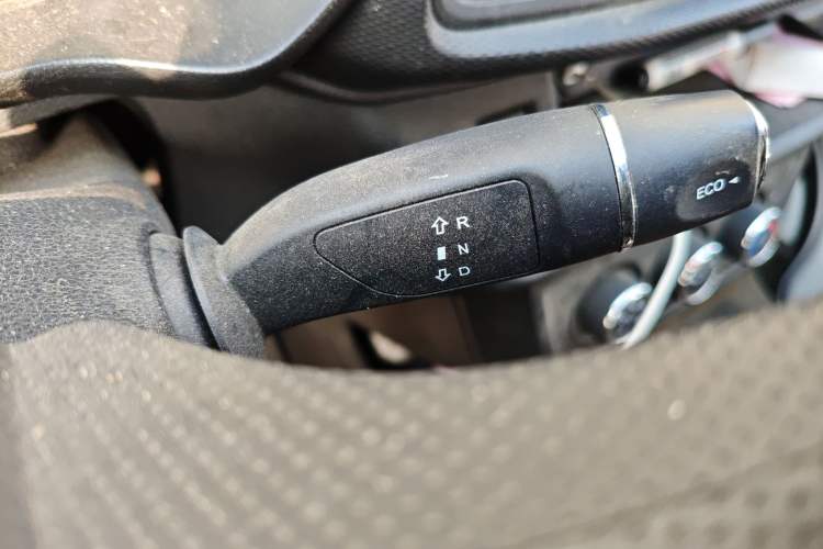 Used Karry Jiangtun E7 2024 Mingchuang 6-Seater Version Gear Lever