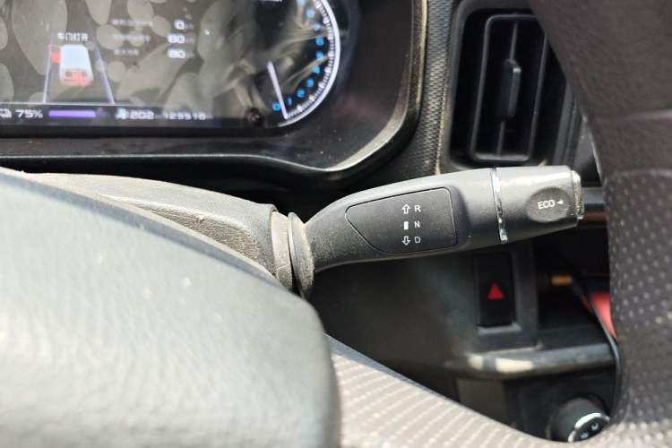 Used Karry Jiangtun E7 2024 Mingchuan 7-Seater Model Gear Lever