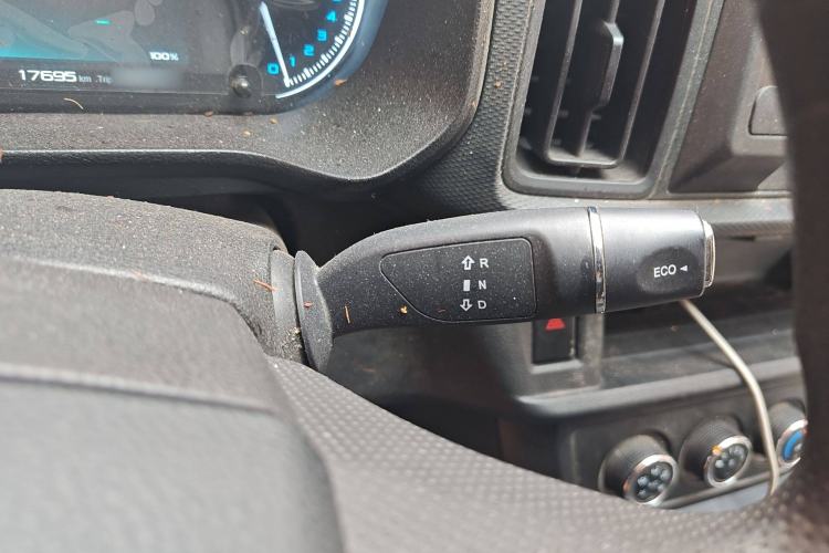Used Karry Jiangtun E7 2024 Mingchuang 6-Seater Version Gear Lever