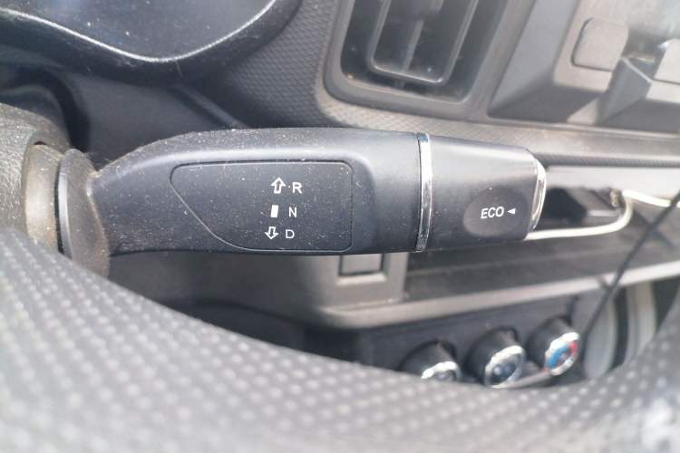 Used Karry Jiangtun E7 2024 Mingchuang 6-Seater Version Gear Lever