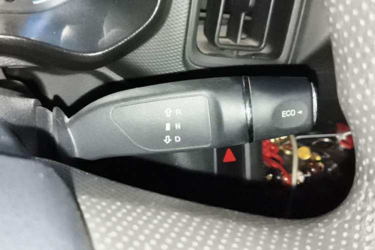 Used Karry Jiangtun E7 2024 Mingchuang 6-Seater Version Gear Lever