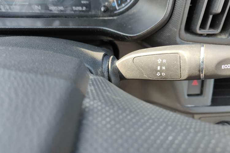 Used Karry Jiangtun E7 2024 Mingchuang 6-Seater Version Gear Lever