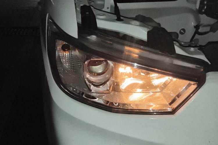 Used Karry Jiangtun E7 2024 Mingchuang 6-Seater Version Right Front Headlight