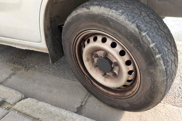 Used Karry Jiangtun E7 2024 Mingchuang 6-Seater Version Right Front Wheel Hub