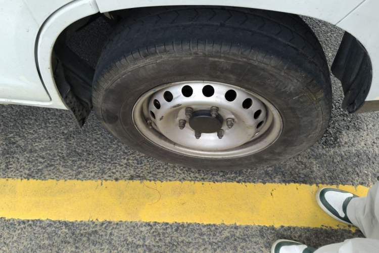 Used Karry Jiangtun E7 2024 Mingchuan 7-Seater Model Right Front Wheel Hub