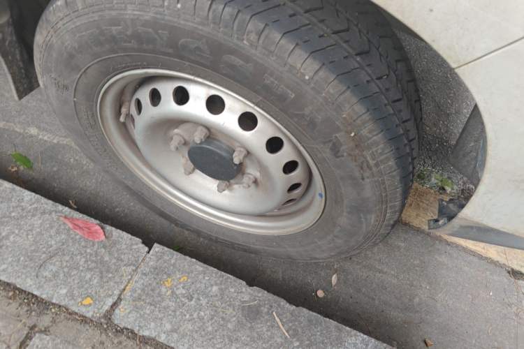 Used Karry Jiangtun E7 2024 Wealthy Edition Right Front Wheel Hub