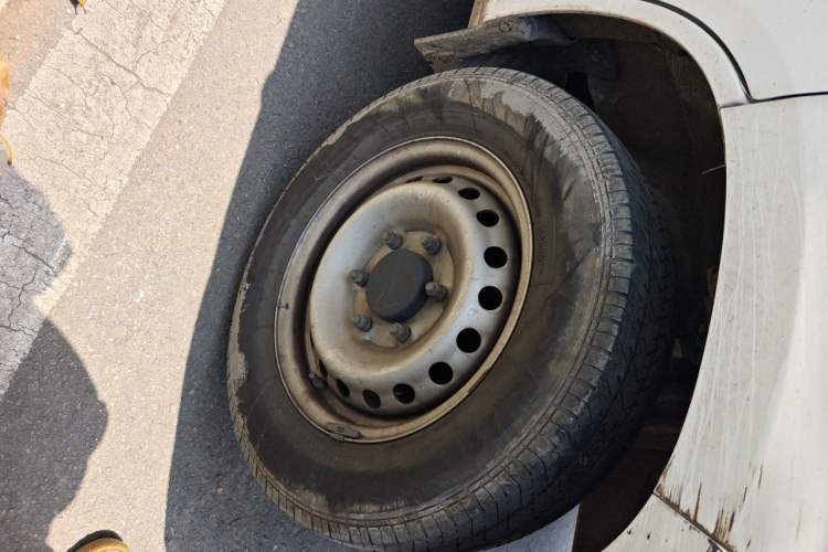 Used Karry Jiangtun E7 2024 Mingchuan 7-Seater Model Right Front Wheel Hub