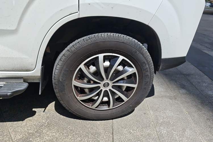 Used Karry Jiangtun E7 2024 Mingchuan 7-Seater Model Right Front Wheel Hub