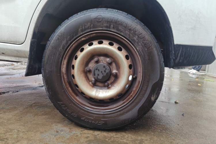 Used Karry Jiangtun E7 2024 Mingchuang 6-Seater Version Right Front Wheel Hub