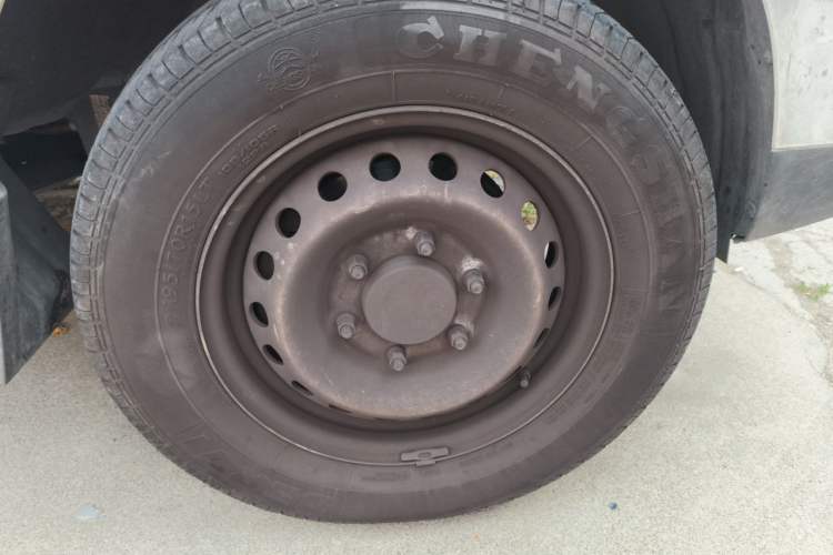 Used Karry Jiangtun E7 2024 Mingchuang 6-Seater Version Right Front Wheel Hub