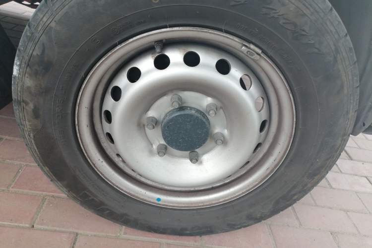 Used Karry Jiangtun E7 2024 Mingchuang 6-Seater Version Right Front Wheel Hub