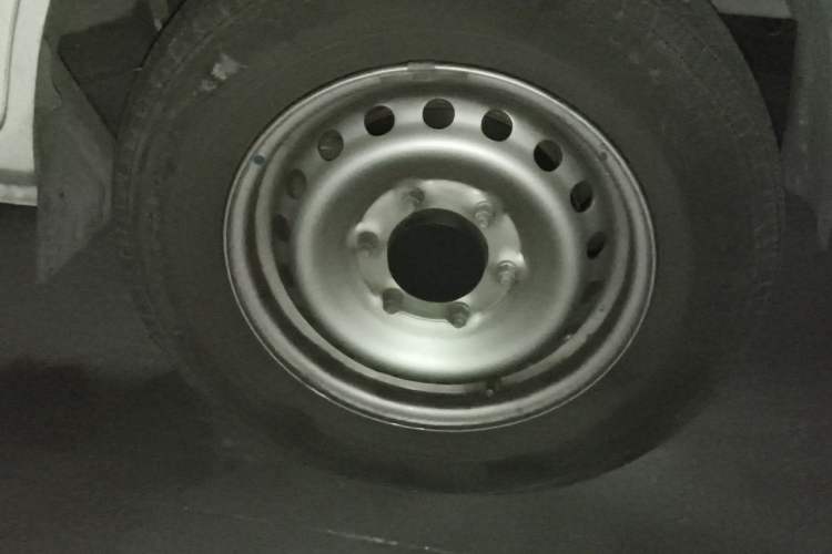 Used Karry Jiangtun E7 2024 Mingchuang 6-Seater Version Right Front Wheel Hub