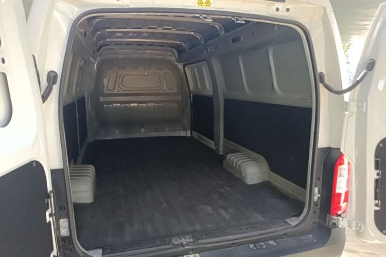Used Karry Jiangtun E7 2024 Startup Edition Trunk