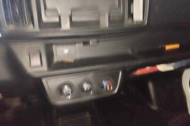 Used Karry Jiangtun E7 2025 Economy Version Audio And AC Panel