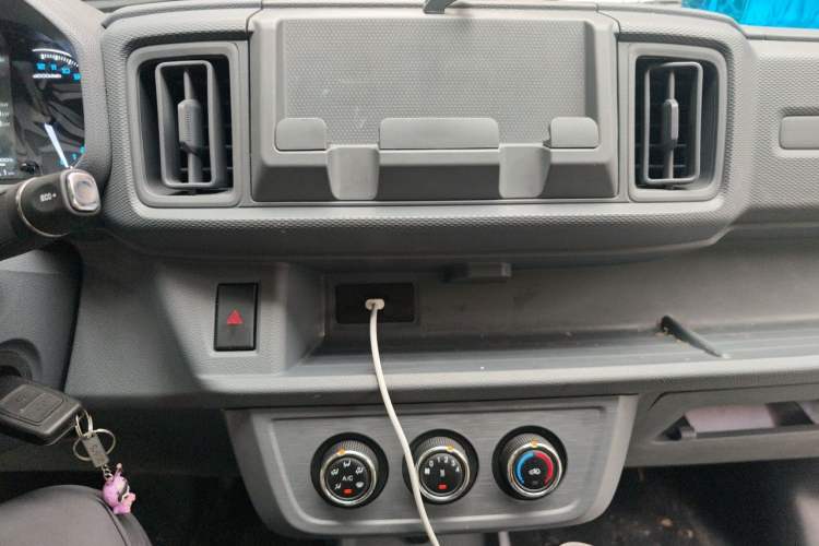 Used Karry Jiangtun E7 2025 Model Entrepreneur Edition 41.86 kWh, 6-seater Audio And AC Panel