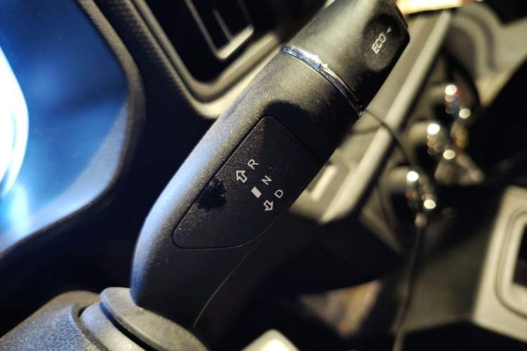Used Karry Jiangtun E7 2025 Economy Version Gear Lever