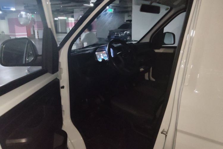 Used Karry Jiangtun E7 2025 Economy Version Interior 3