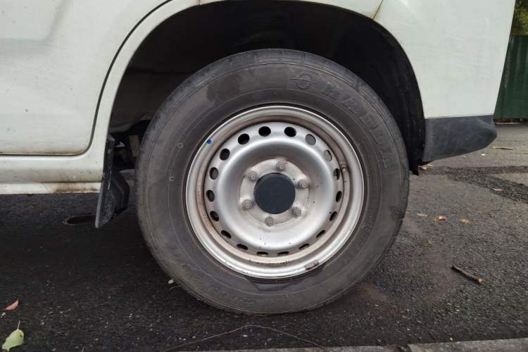 Used Karry Jiangtun E7 2025 Economy Version Right Front Wheel Hub