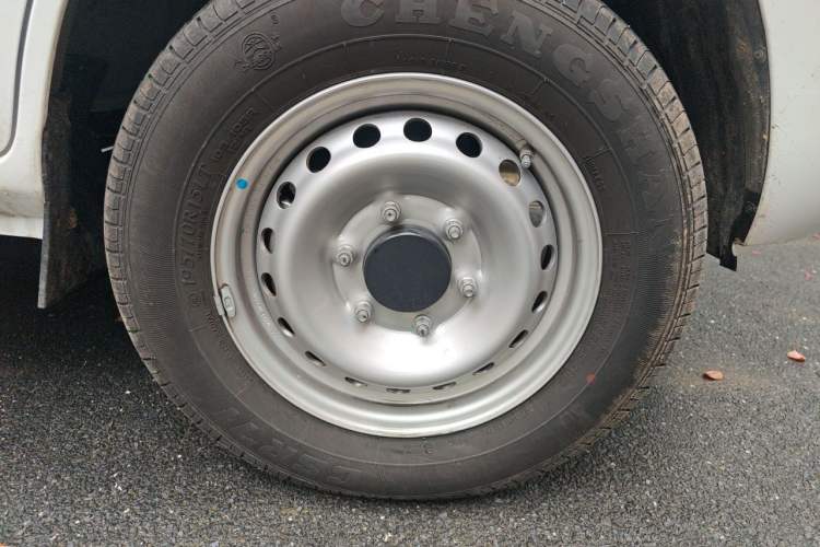 Used Karry Jiangtun E7 2025 Model Entrepreneur Edition 41.86 kWh, 6-seater Right Front Wheel Hub