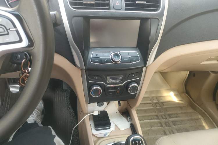 Used Karry K50 2015 1.5L Manual Luxury Model Audio And AC Panel