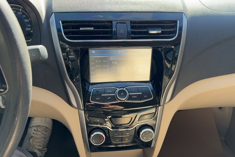 Used Karry K50 2015 1.5L Automatic Luxury Model Audio And AC Panel