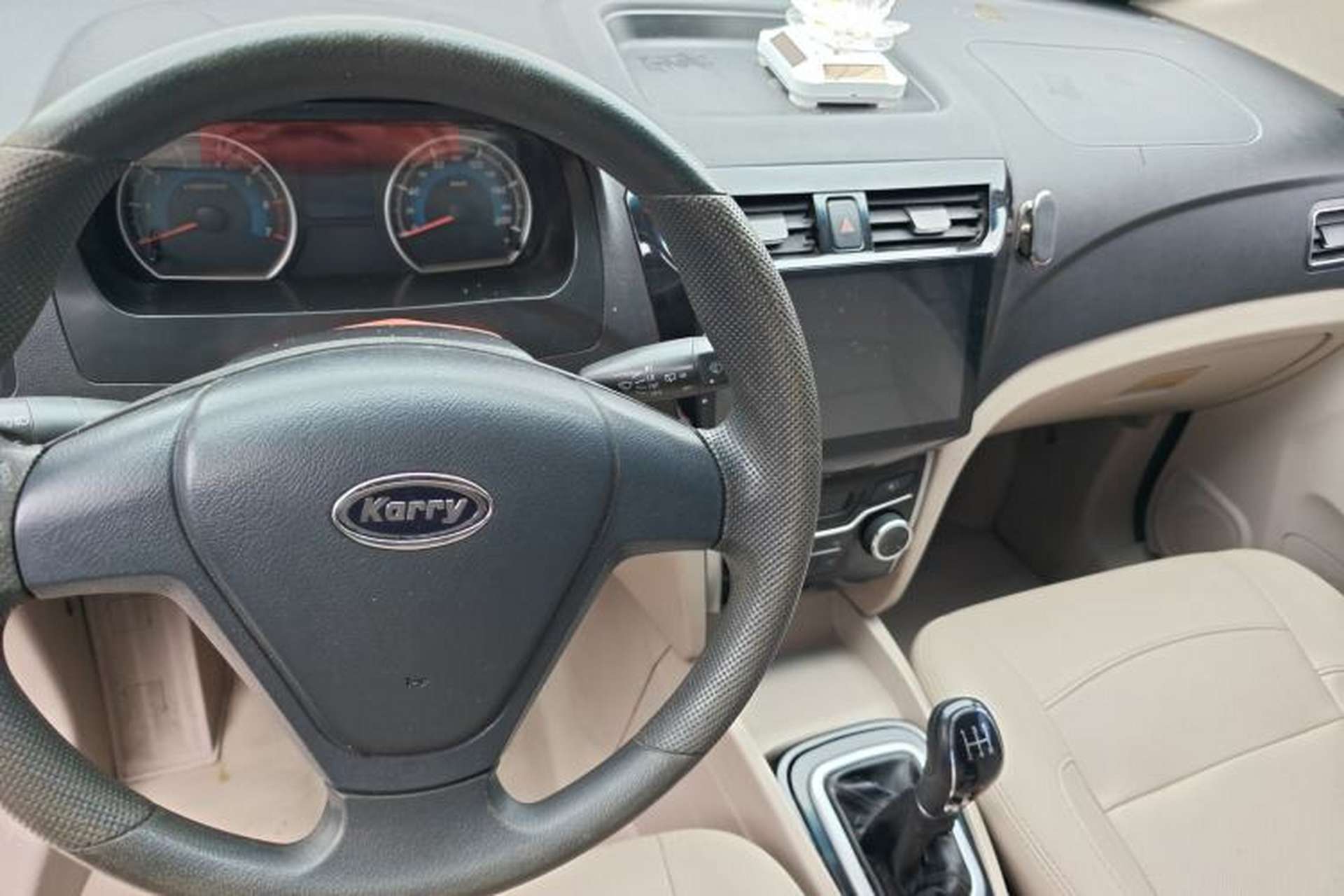 Used Karry K50 2015 1.5L Manual Comfort Model Center Console