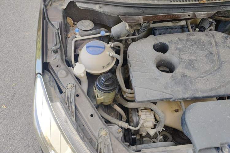 Used Karry K50 2015 1.5L Manual Comfort Model Engine Bay Right