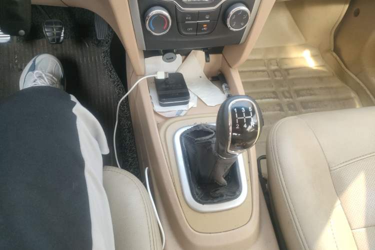 Used Karry K50 2015 1.5L Manual Luxury Model Gear Lever