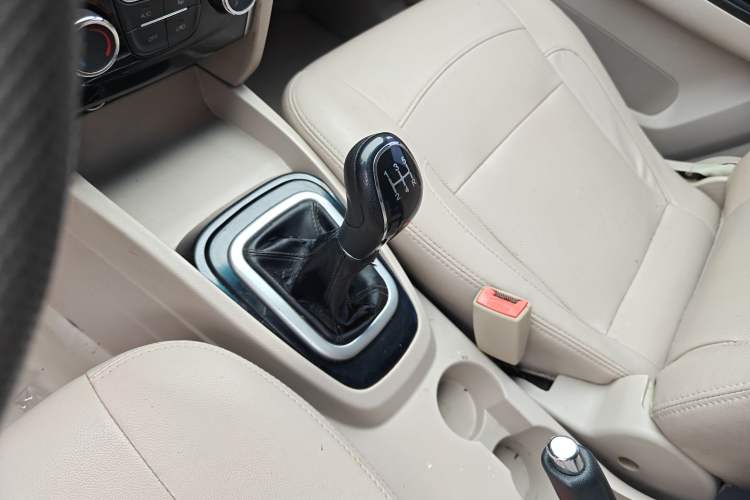 Used Karry K50 2015 1.5L Manual Comfort Model Gear Lever