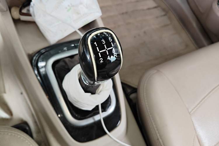 Used Karry K50 2015 1.5L Manual Comfort Model Gear Lever