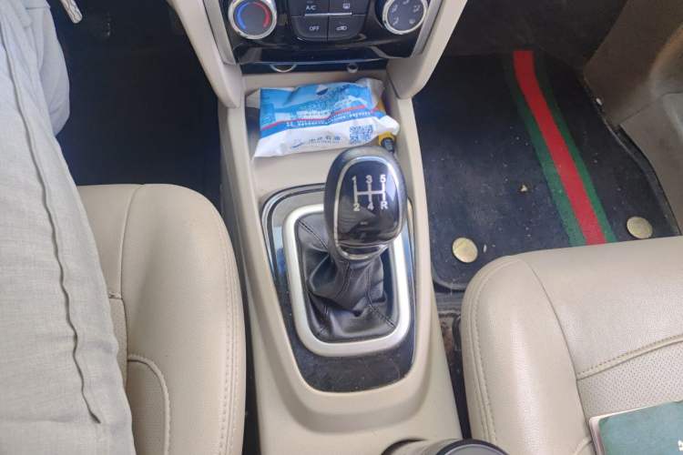 Used Karry K50 2015 1.5L Manual Comfort Model Gear Lever