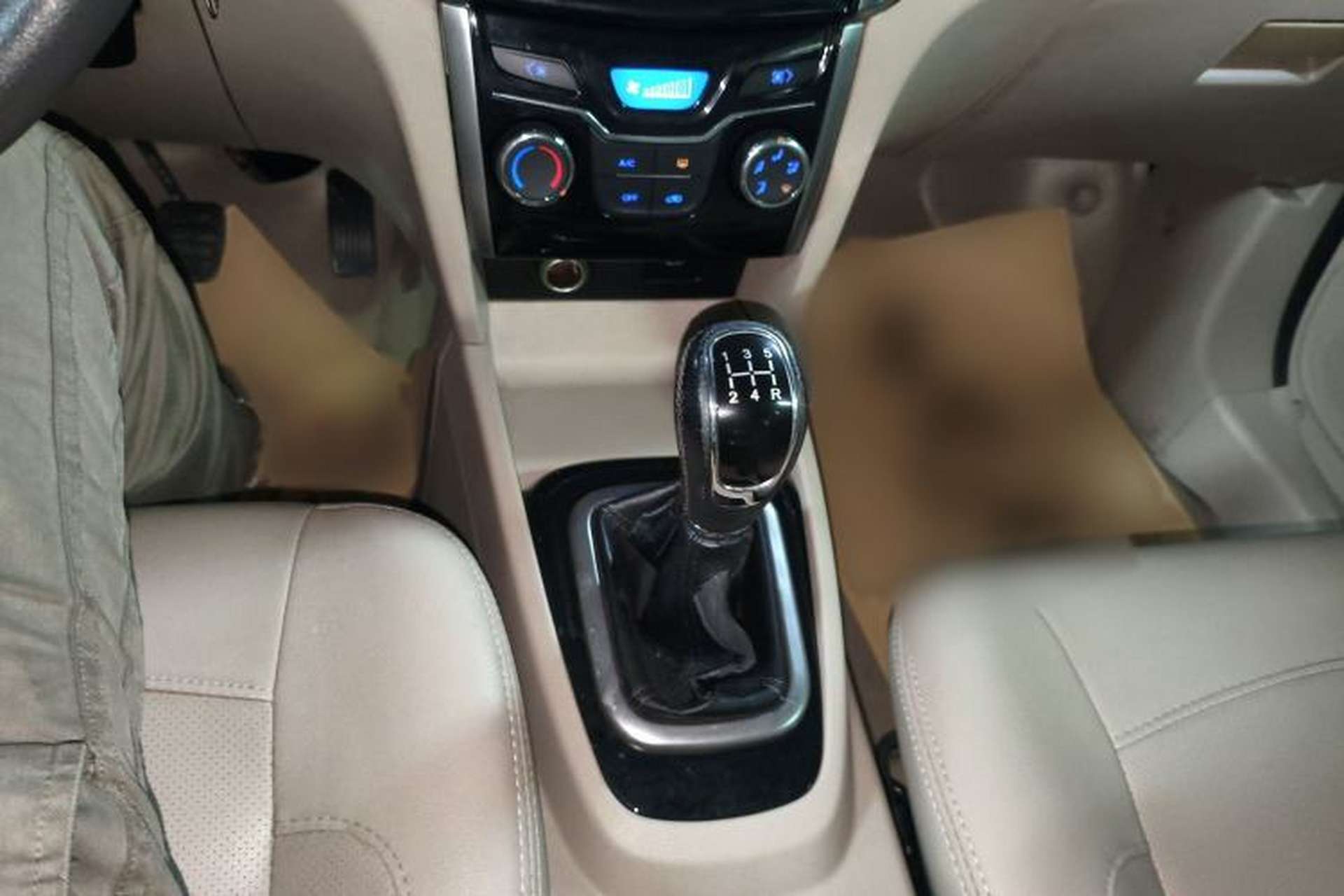 Used Karry K50 2015 1.5L Manual Luxury Model Gear Lever