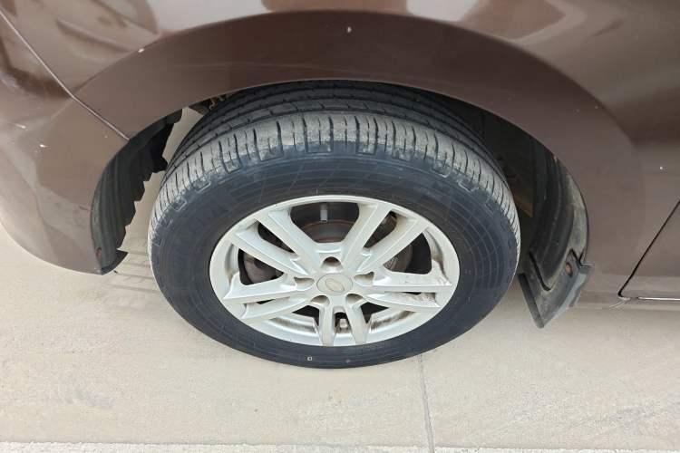 Used Karry K50 2015 1.5L Manual Comfort Model Left Front Wheel Hub