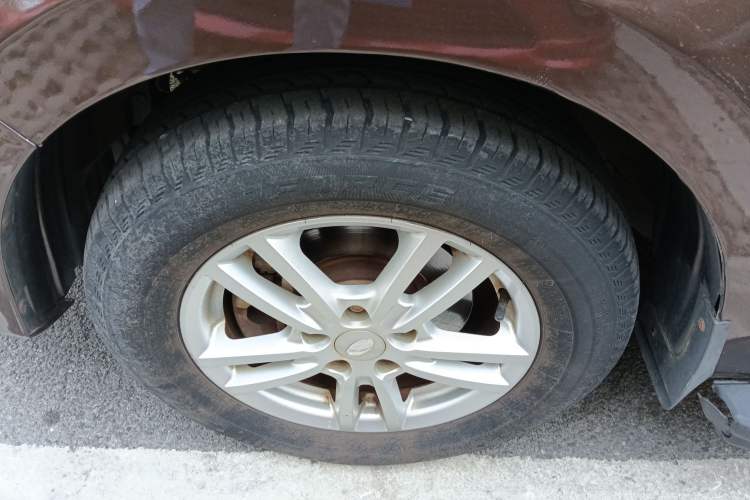Used Karry K50 2015 1.5L Manual Comfort Model Left Front Wheel Hub