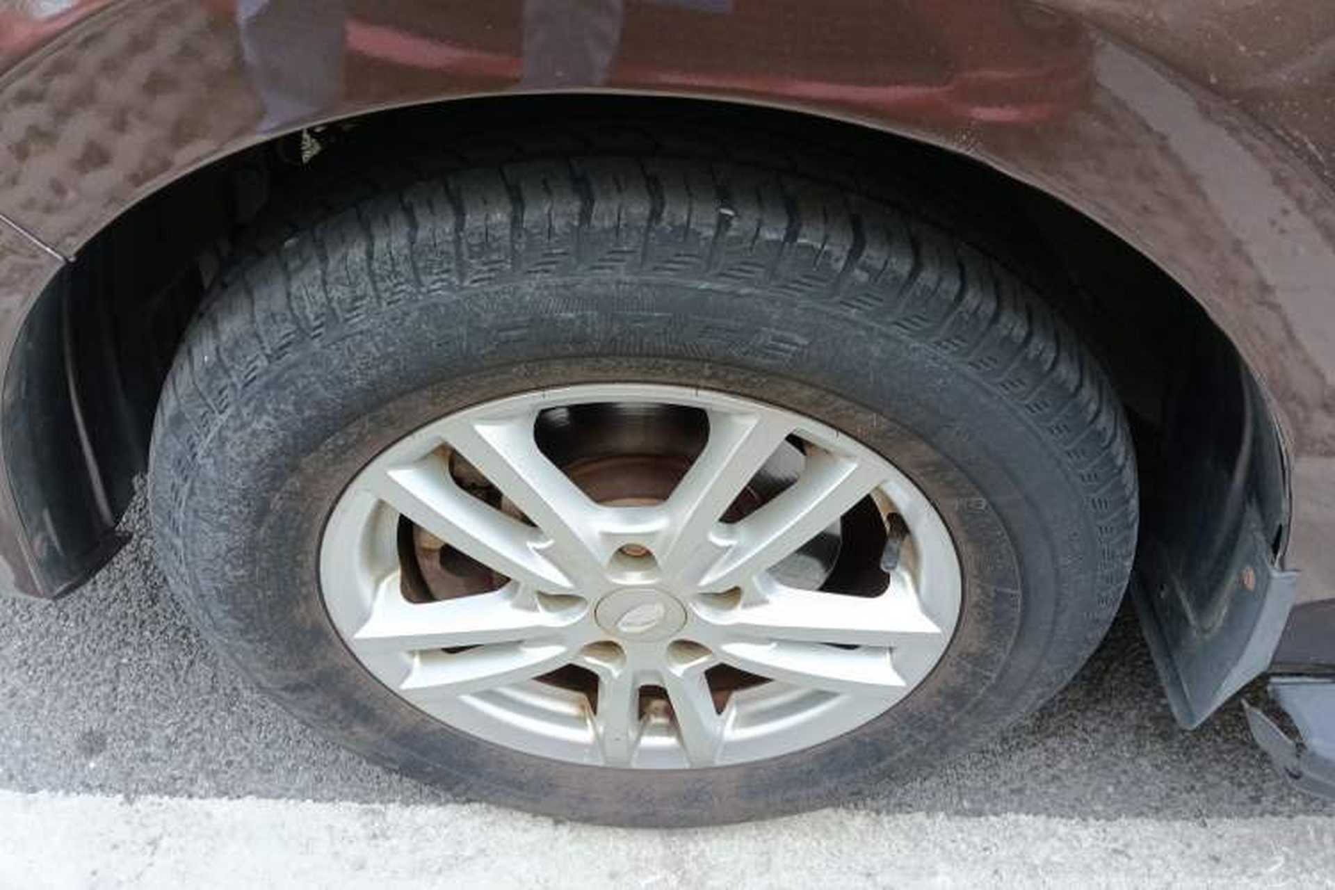 Used Karry K50 2015 1.5L Manual Comfort Model Left Front Wheel Hub