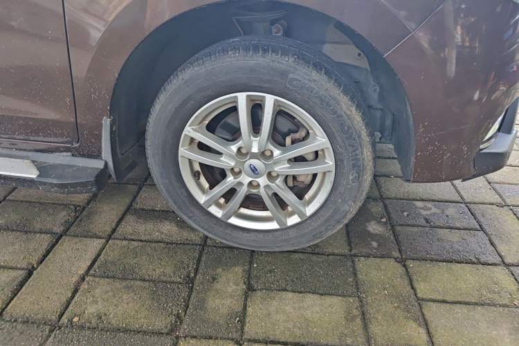Used Karry K50 2015 1.5L Manual Comfort Model Right Front Wheel Hub