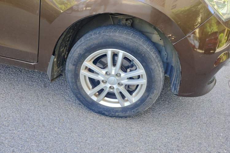 Used Karry K50 2015 1.5L Manual Comfort Model Right Front Wheel Hub