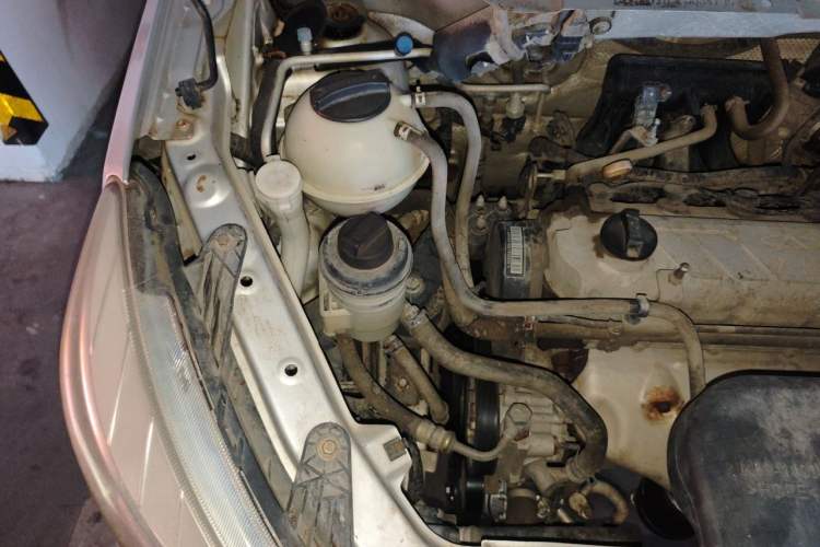 Used Karry K50 2015 1.5L Manual Luxury Model Engine Bay Right