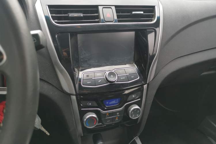 Used Karry K50 2015 1.5L Manual Luxury Model Audio And AC Panel