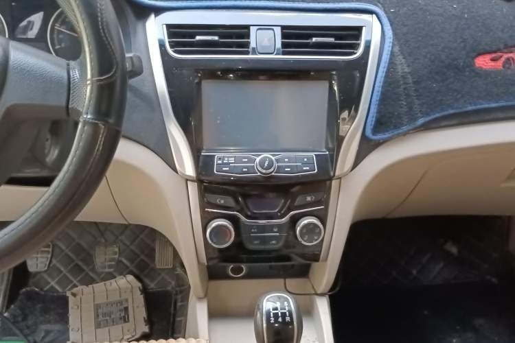 Used Karry K50 2015 1.5L Manual Comfort Model Audio And AC Panel