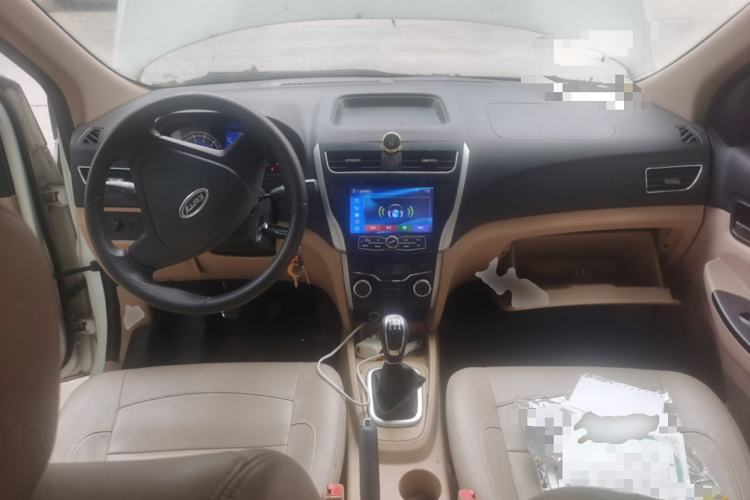 Used Karry K50 2015 1.5L Manual Comfort Model Center Console