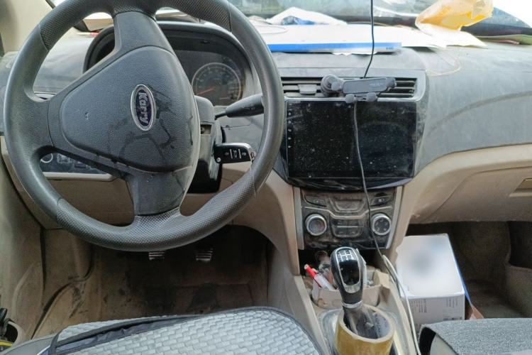 Used Karry K50 2015 1.5L Manual Comfort Model Center Console
