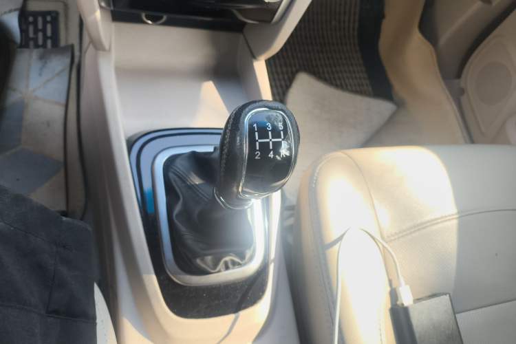 Used Karry K50 2015 1.5L Manual Comfort Model Gear Lever